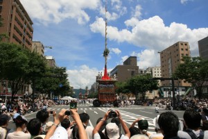 祇園祭 山鉾巡行（御池通にて）